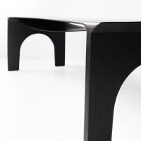 <a href="https://www.galeriegosserez.com/artistes/cober-lukas.html">Lukas Cober</a> - Kuro - table basse